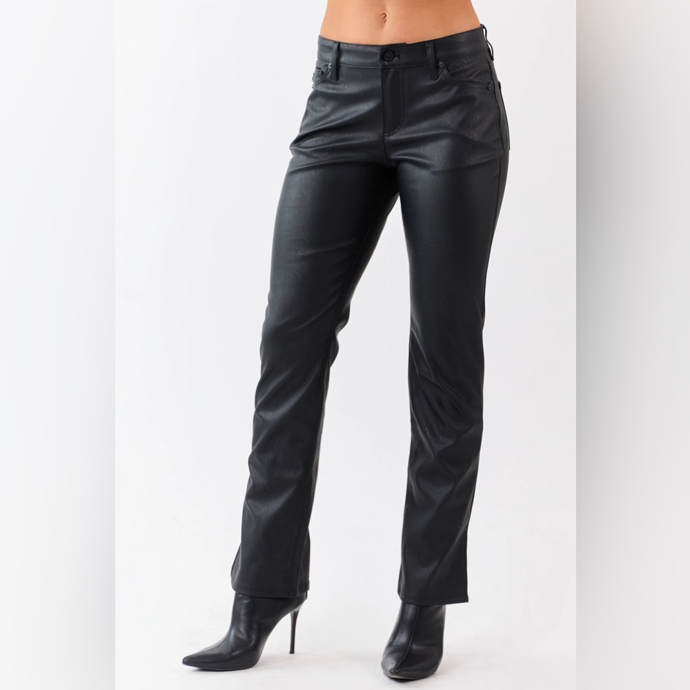 KanCan Black Faux Leather Straight Leg Pants 🖤✨